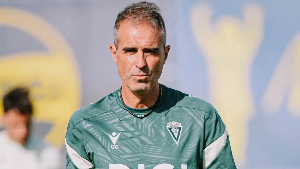 Gaizka Garitano durante una sesi&oacute;n de entrenamiento con el C&aacute;diz CF | CCF