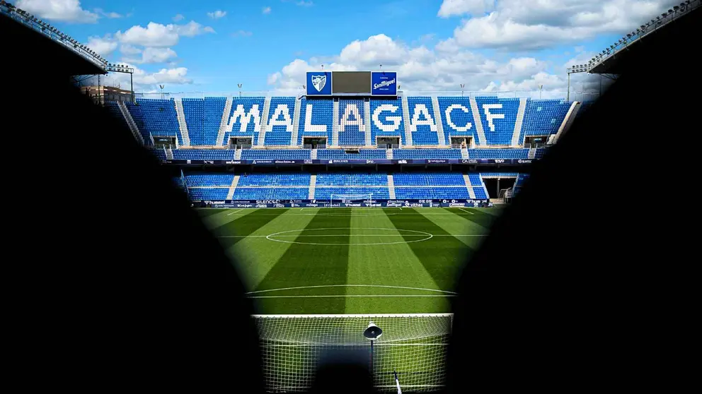 La Rosaleda empieza a engalanarse para el debut liguero del M&aacute;laga CF