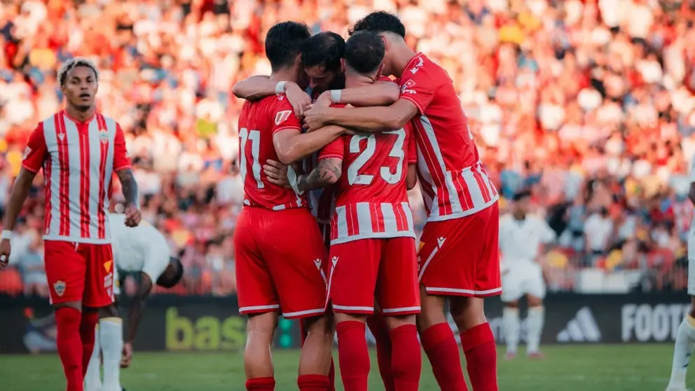 Los jugadores de la UD Almer&iacute;a celebran uno de los goles anotados ante el Al Nassr | UDA