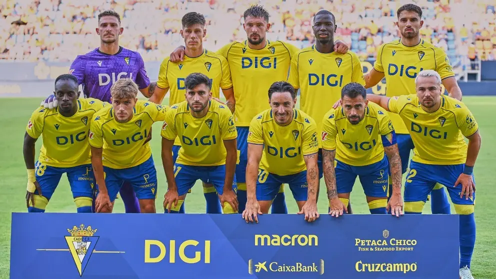 Once titular del C&aacute;diz CF ante el CD Mirand&eacute;s | Salvador L&oacute;pez Medina para El MIRA