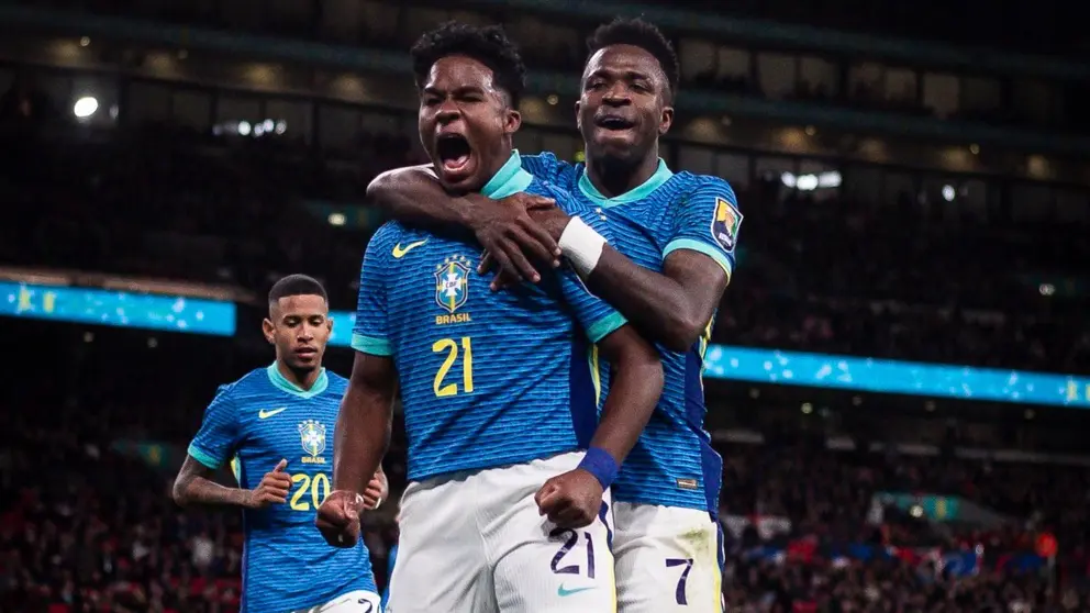 Endrick y Vinicius Jr celebran un gol con la selecci&oacute;n de Brasil | @Endrick