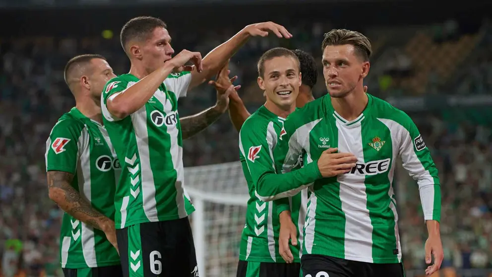 Los jugadores del Real Betis celebran el gol de Lo Celso ante el Alav&eacute;s | @RealBetis