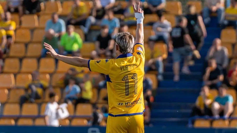 Vladys Kopotun durante un partido con la AD Alcorc&oacute;n | @VladysKopotun