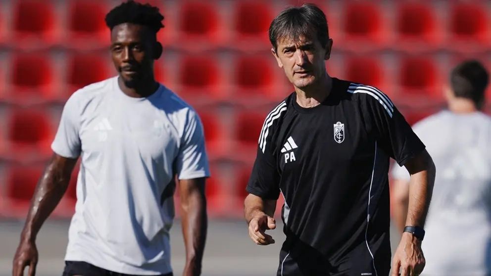 Jos&eacute; Pacheta durante un entrenamiento del Granada CF | GCF