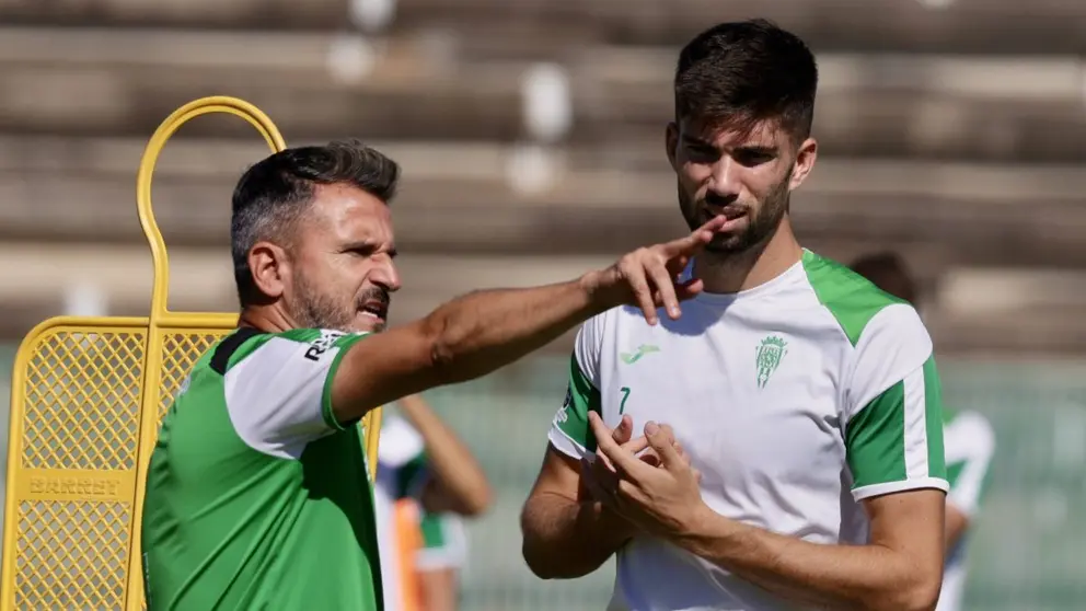 Iv&aacute;n Ania y Th&eacute;o Zidane durante un entrenamiento del C&oacute;rdoba CF | CCF