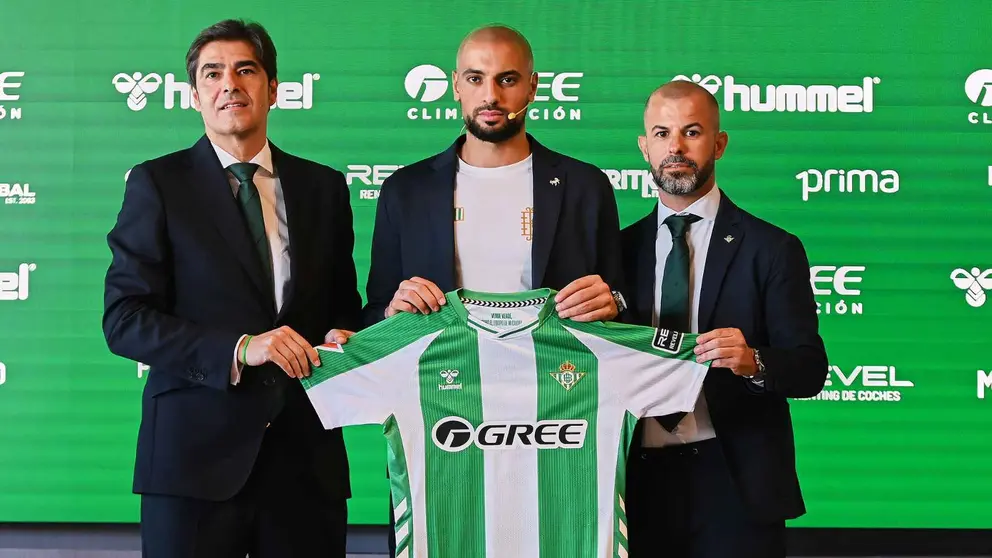 Sofyan Amrabat en su presentaci&oacute;n con el Real Betis | Salvador L&oacute;pez Medina para El MIRA