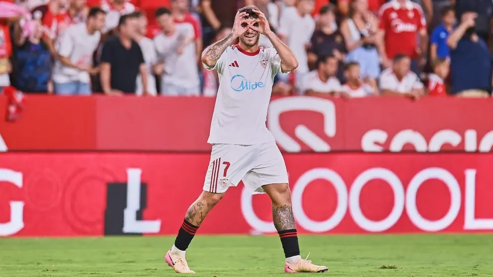 Isaac Romero celebra su gol en el Sevilla FC - Elche CF | Salvador L&oacute;pez Medina para El MIRA