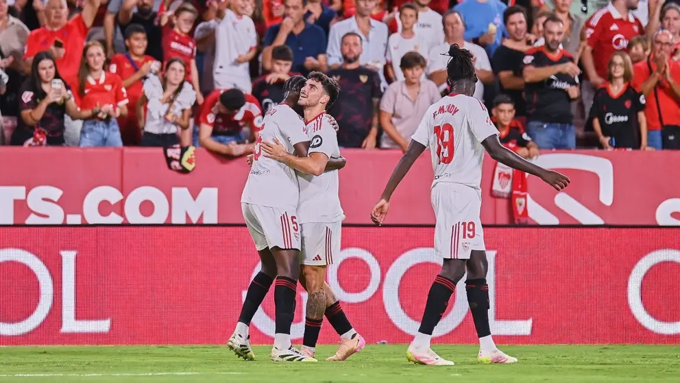 Isaac Romero celebra su gol en el Sevilla FC - Elche CF | Salvador L&oacute;pez Medina para El MIRA