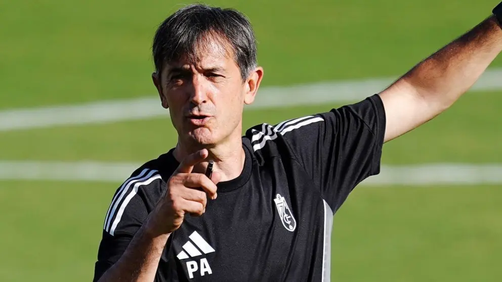 Jos&eacute; Pacheta durante un entrenamiento con el Granada CF | GCF
