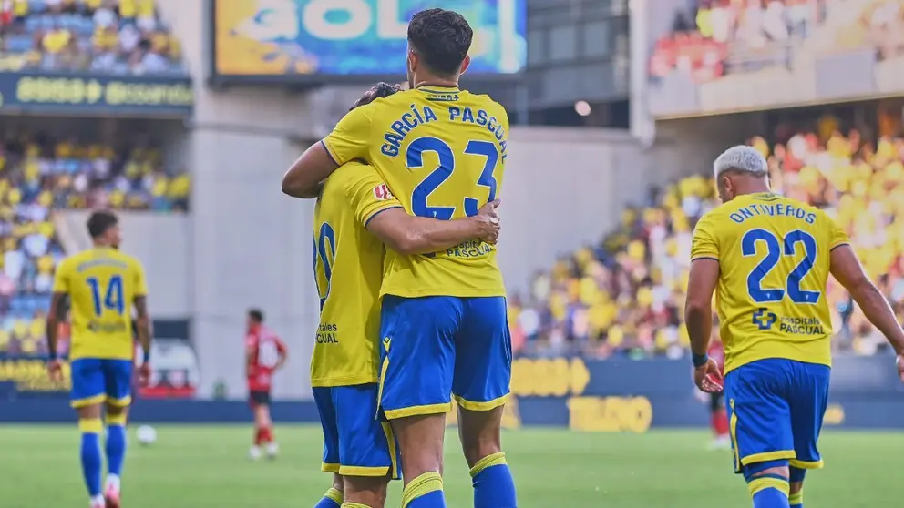 Los jugadores del C&aacute;diz CF celebran el gol de Garc&iacute;a Pascual ante el CD Mirand&eacute;s | Salvador L&oacute;pez Medina para El MIRA