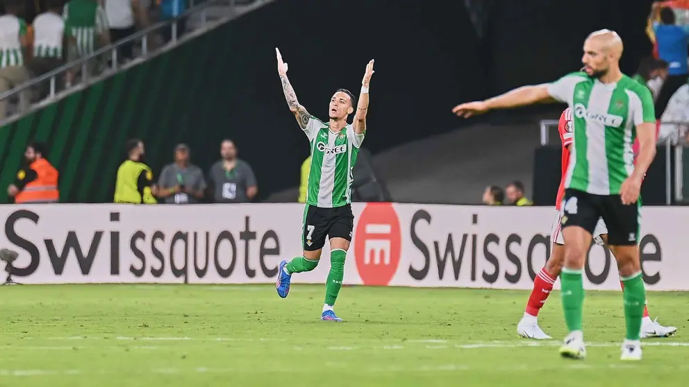 Antony celebra su gol en el Real Betis - Nottingham Forest | Salvador L&oacute;pez Medina para El MIRA