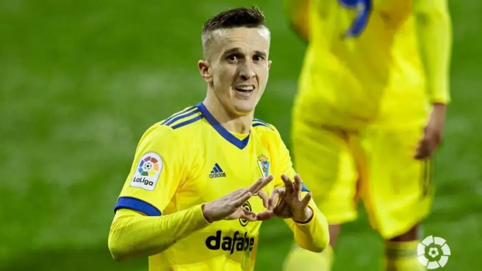 Salvi S&aacute;nchez celebra un gol anotado con el C&aacute;diz CF | LaLiga