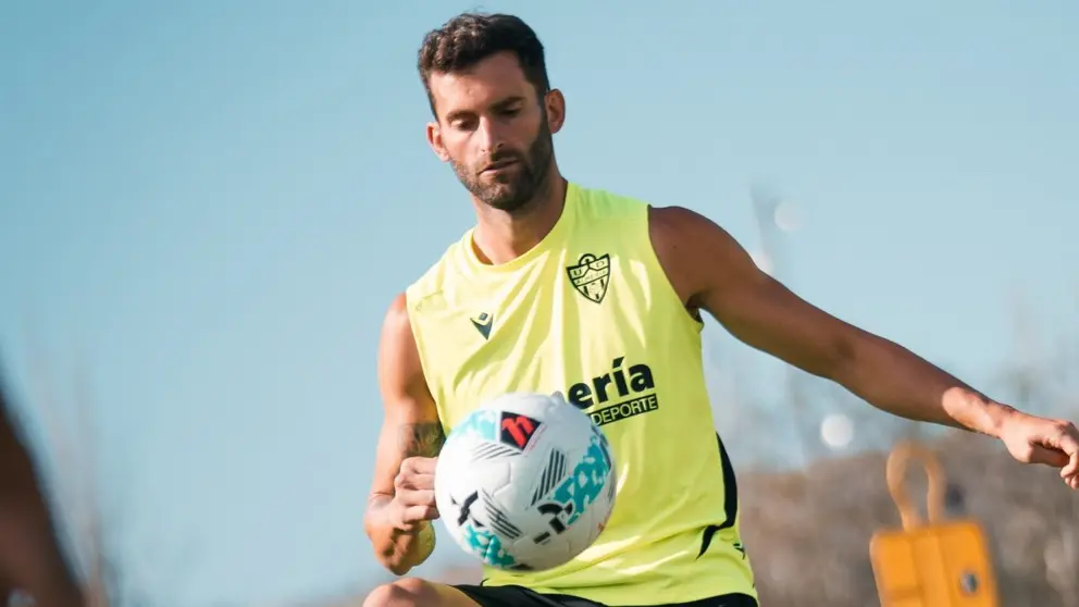 L&eacute;o Baptistao durante un entrenamiento de la UD Almer&iacute;a | UDA