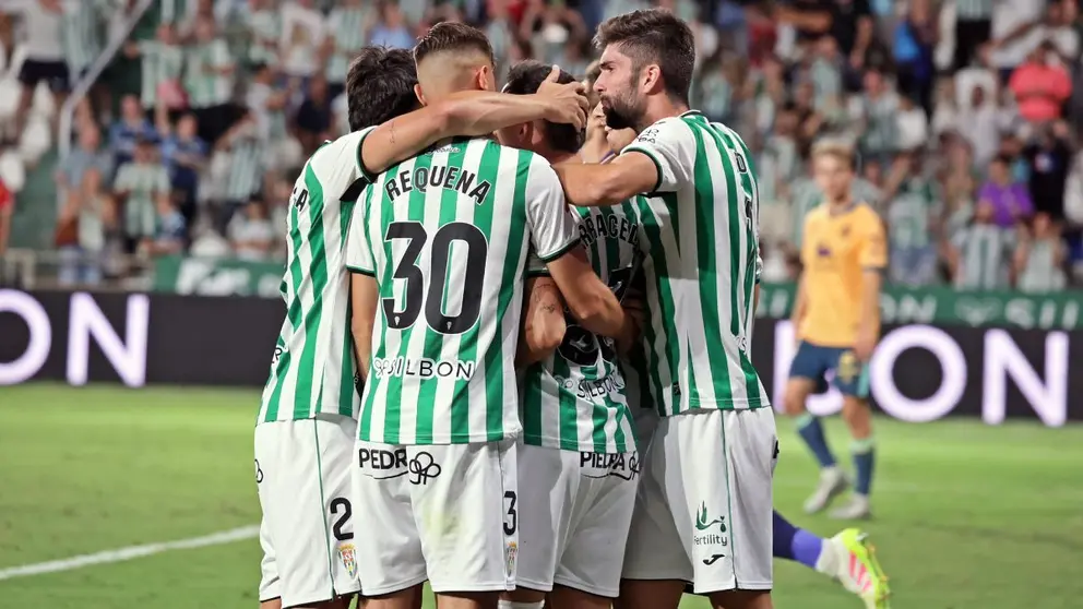 Los jugadores del C&oacute;rdoba CF celebran uno de los goles ante el Racing de Santander | CCF