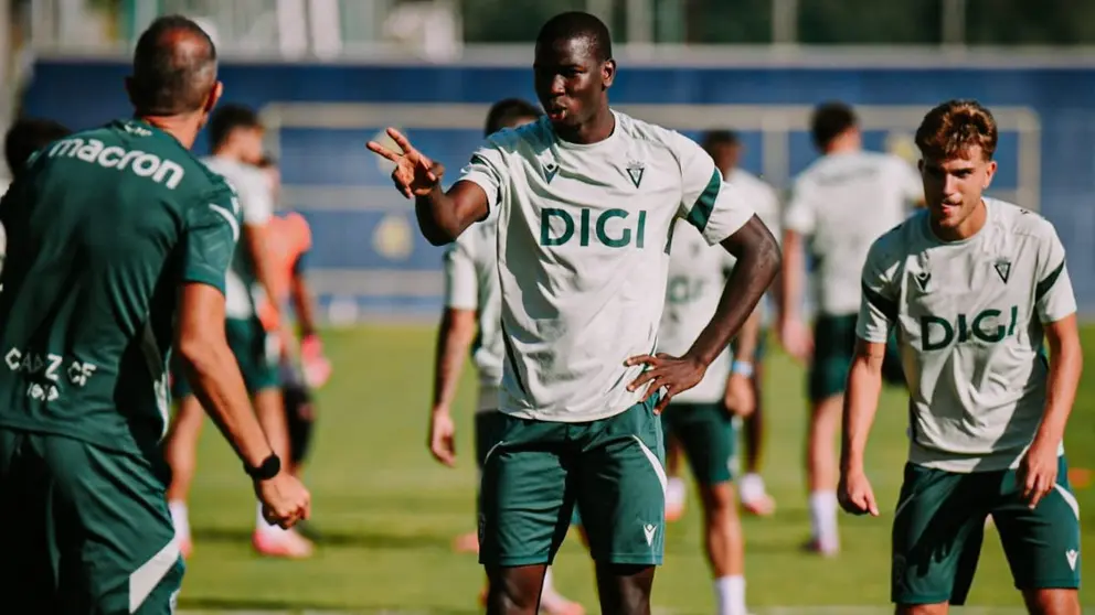 Moussa Diakit&eacute; durante un entrenamiento del C&aacute;diz CF | CCF