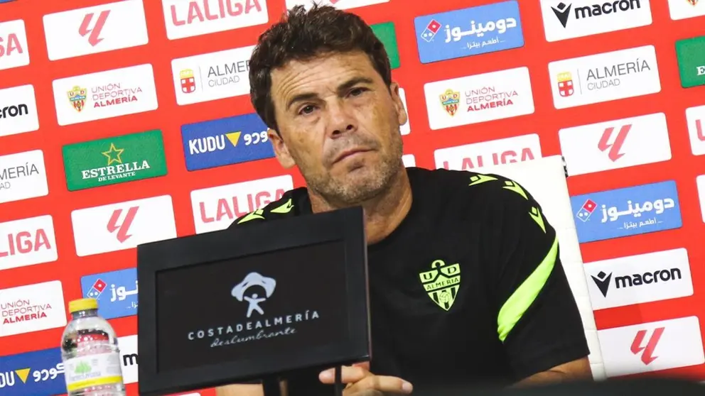 Rubi durante una rueda de prensa con la UD Almer&iacute;a | UDA