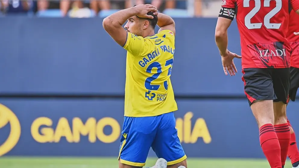 Garc&iacute;a Pascual se lamenta en el C&aacute;diz CF - CD Mirand&eacute;s | Salvador L&oacute;pez Medina para El MIRA