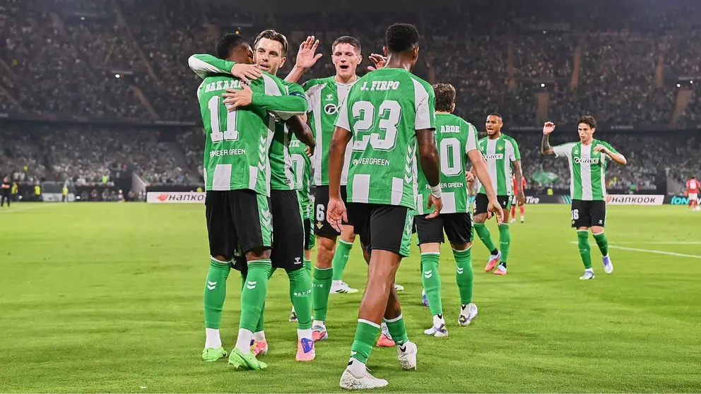 Los jugadores del Real Betis en el partido ante el Nottingham Forest | Salvador L&oacute;pez Medina para El MIRA