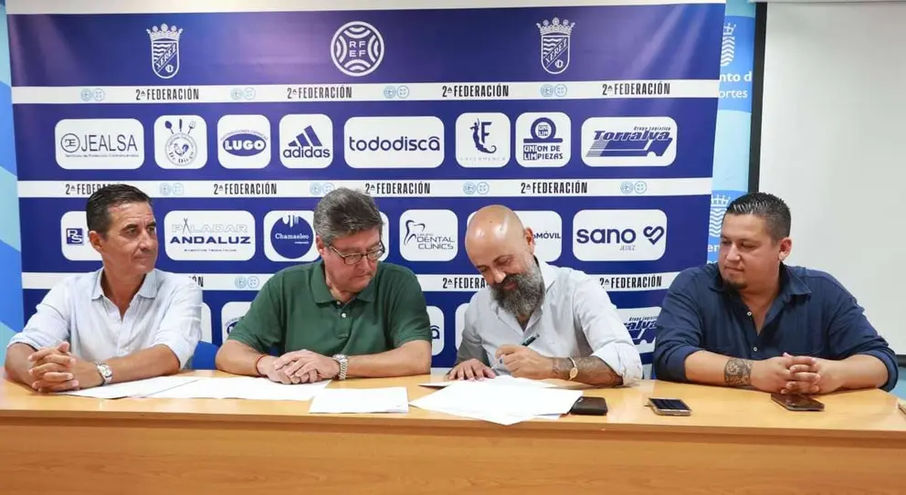 Firma del convenio de colaboraci&oacute;n entre el Ayuntamiento de Jerez y el Xerez CD | Xerez CD