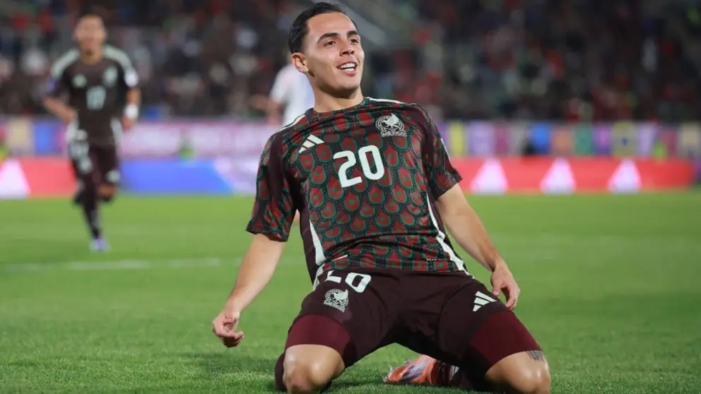 Hugo Camberos celebra un gol anotado con la selecci&oacute;n de M&eacute;xico sub-20