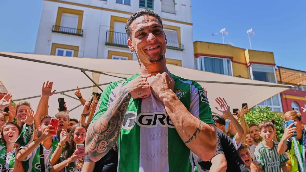 Antony en su presentaci&oacute;n con el Real Betis | Salvador L&oacute;pez Medina para El MIRA