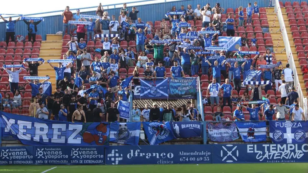 Partido entre el CD Extremadura y el Xerez Deportivo en el Estadio Francisco de la Hera | Juan Antonio Zarzuela