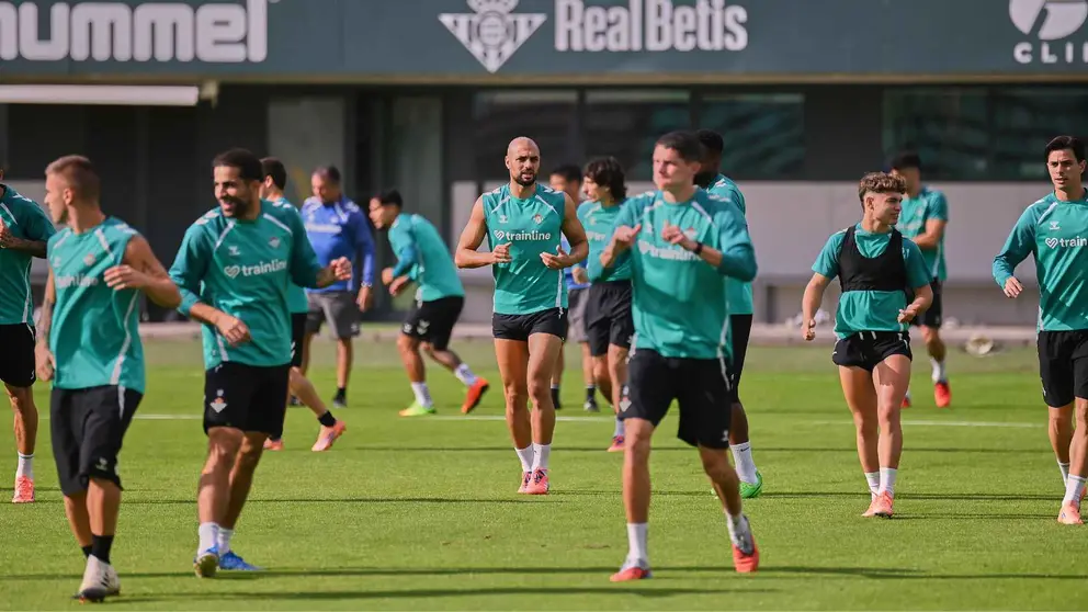 Entrenamiento del Real Betis previo al Olympique de Lyon | Salvador L&oacute;pez Medina para El MIRA
