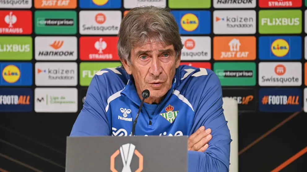 Manuel Pellegrini en la rueda de prensa previa al Real Betis - Olympique de Lyon | Salvador L&oacute;pez Medina para El MIRA