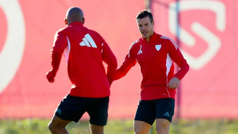 Marcao y Azpilicueta en un entrenamiento con el Sevilla FC | @SevillaFC