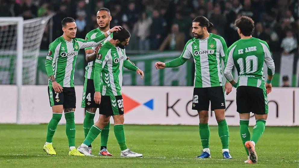 Isco se marcha lesionado en el Real Betis - Utrecht | Salvador L&oacute;pez Medina para El MIRA