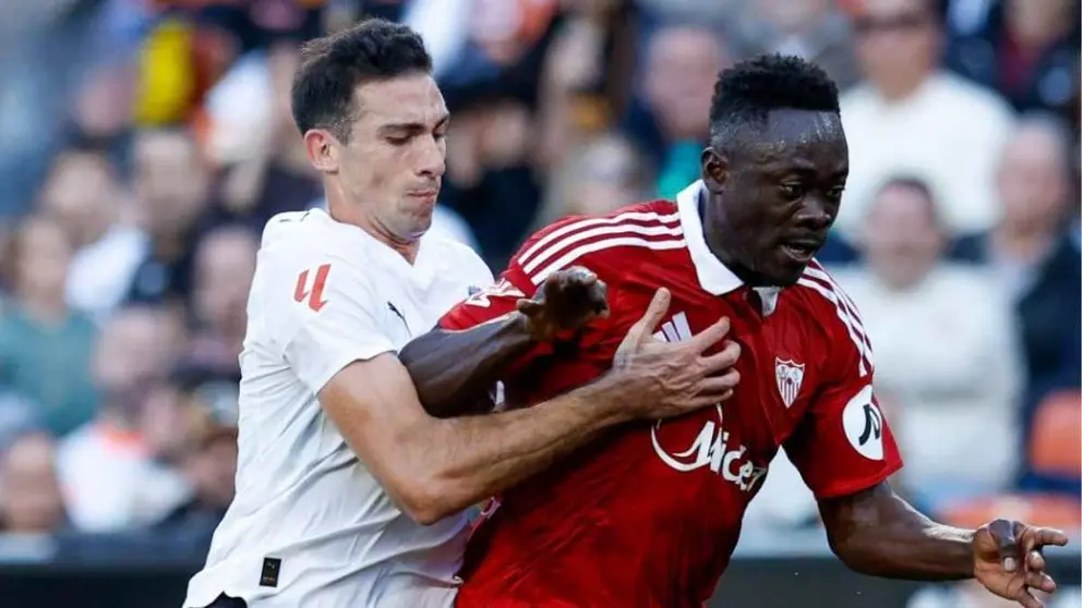 Akor Adams en el Valencia CF - Sevilla FC | @LaLiga