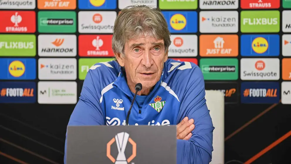 Manuel Pellegrini en la rueda de prensa previa al Real Betis - Olympique de Lyon | Salvador L&oacute;pez Medina para El MIRA