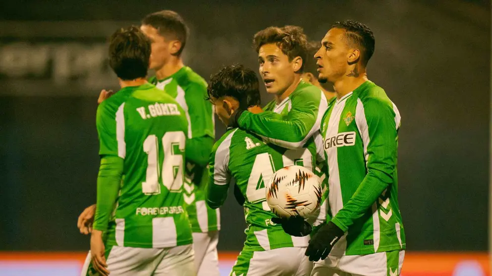 Los jugadores del Real Betis celebran uno de los goles ante el Dinamo Zagreb | @RealBetis