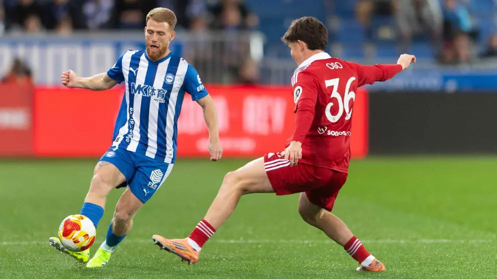 Oso y Carlos Vicente en el Deportivo Alav&eacute;s - Sevilla FC | @Alaves
