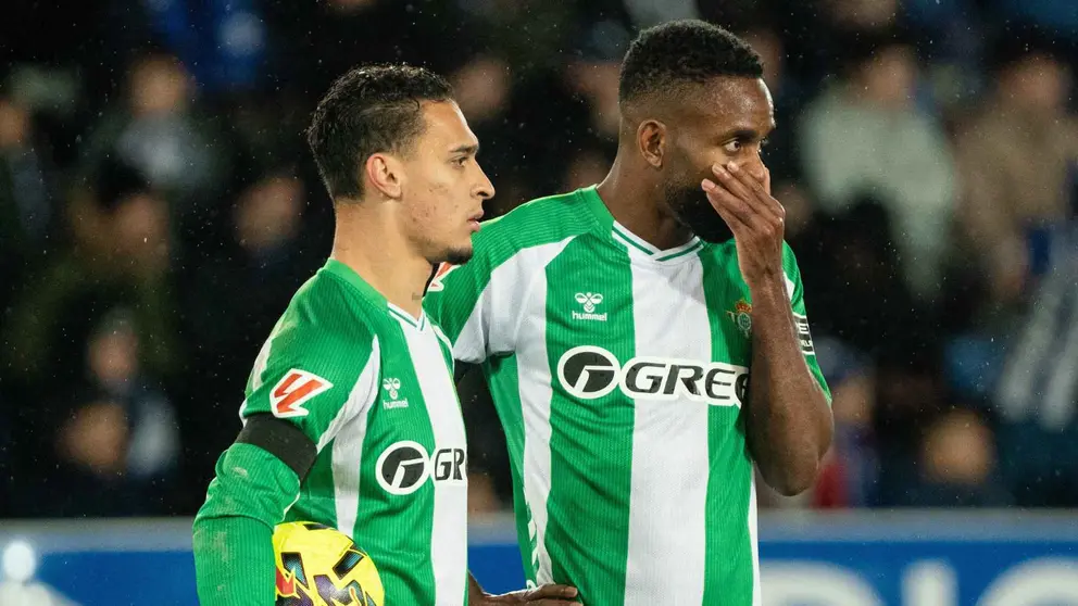 Antony y Bakambu en el Deportivo Alav&eacute;s - Real Betis | @RealBetis