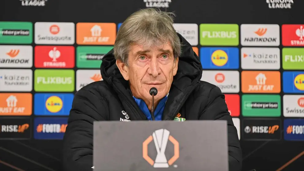 Manuel Pellegrini en la rueda de prensa previa al Real Betis - Feyenoord | Salvador L&oacute;pez Medina
