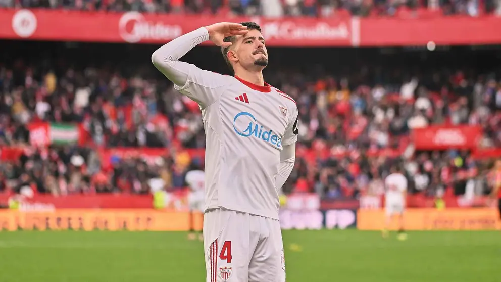 Kike Salas celebra su gol en el Sevilla FC - Girona | Salvador L&oacute;pez Medina