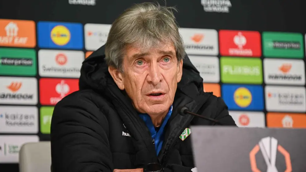 Manuel Pellegrini en la rueda de prensa previa al Real Betis - Feyenoord | Salvador L&oacute;pez Medina