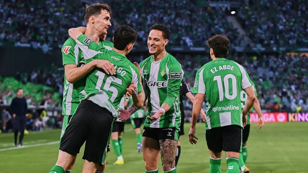 Los jugadores del Real Betis celebran el gol de &Aacute;lvaro Fidalgo en el derbi | Salvador L&oacute;pez Medina