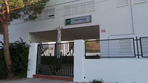 Fachada del CEIP La Ina.