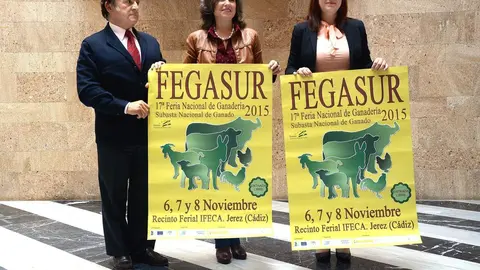 De izquierda a derecha: Jos&eacute; Mar&iacute;a Jim&eacute;nez, Maribel Peinado y Isabel Armario.