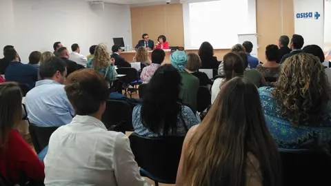 M&eacute;dicos, enfermos y pacientes del centro participaron en los debates.