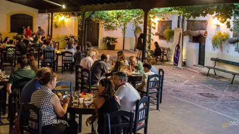 Visitas nocturnas en Bodegas Fundador | Jonocla Fotograf&iacute;a para MIRA Jerez