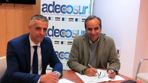 Javier Lobo, Presidente de Adecosur, junto a&nbsp;Rafael M&aacute;rquez, Director General de Upacesur