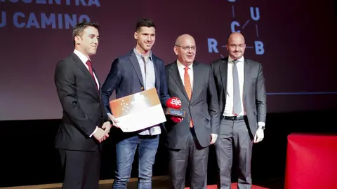 Alberto Alc&aacute;ntara, de Xerintel, recogiendo su Premio Aje 2017 | Jonocla Fotograf&iacute;a para MIRA Jerez