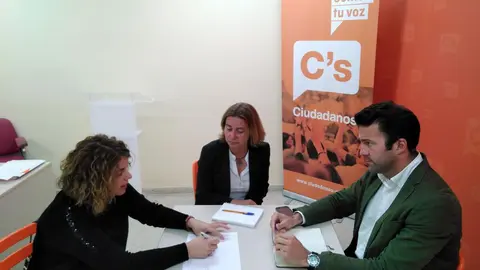 Un momento de la reuni&oacute;n de Ciudadanos con la gerente del Grupo de Desarrollo Rural.