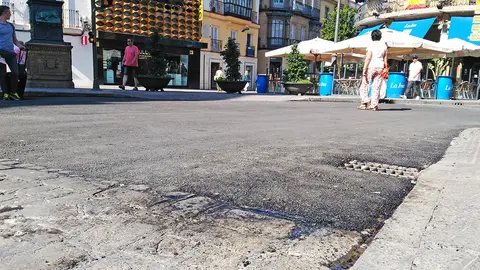 Asfalto de la Plaza Esteve | Manuel Jes&uacute;s Ruiz para MIRA Jerez