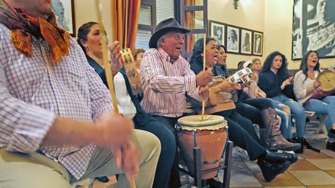 Villancicos con arte en una Zambomba por Jerez Jondo