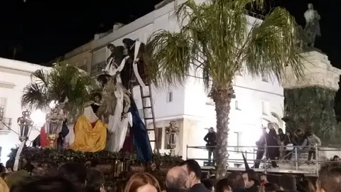El paso de misterio del Descendimiento, en San Juan de Dios.