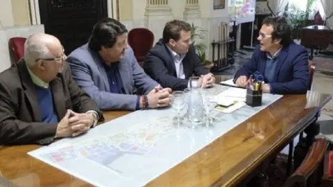 La reuni&oacute;n mantenida entre el alcalde, Jos&eacute; Mar&iacute;a Gonz&aacute;lez, y miembros de la Fundaci&oacute;n Andacat.